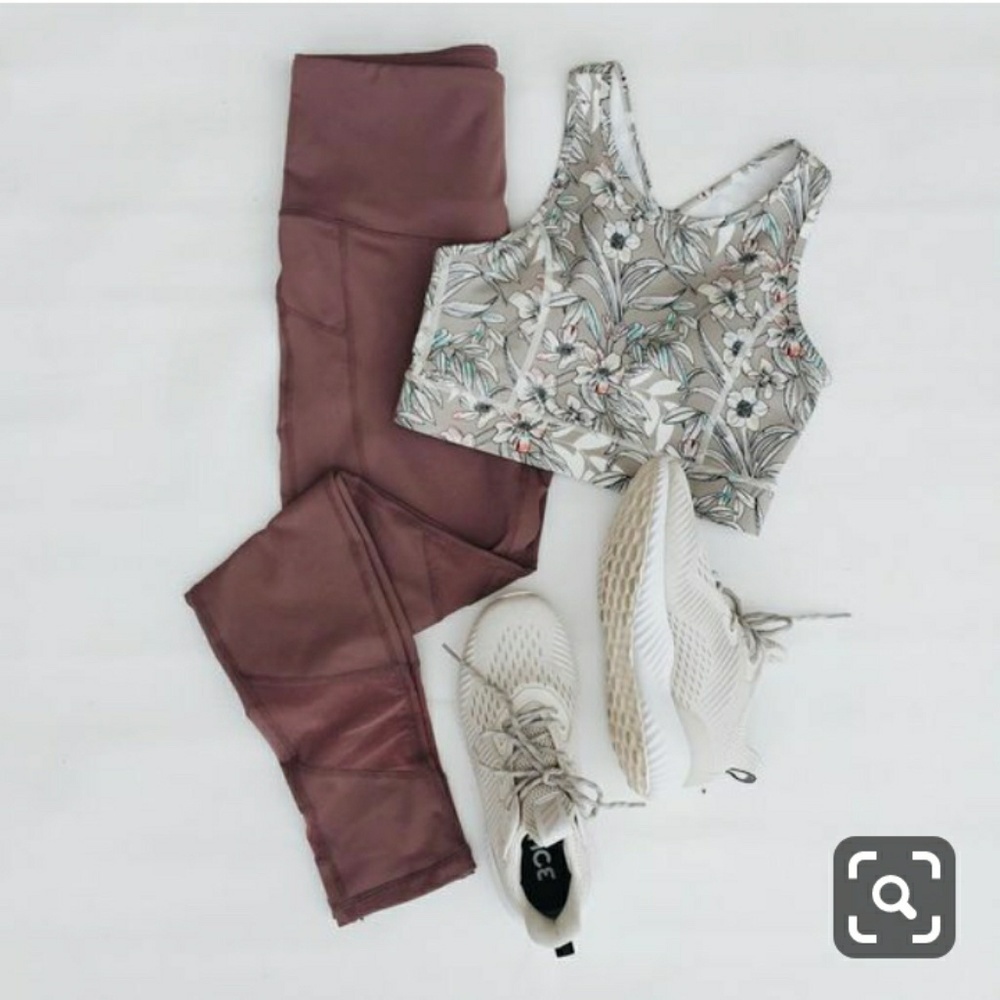 Workout complete outfit! 4 pieces mystery box - Picture 3 of 4